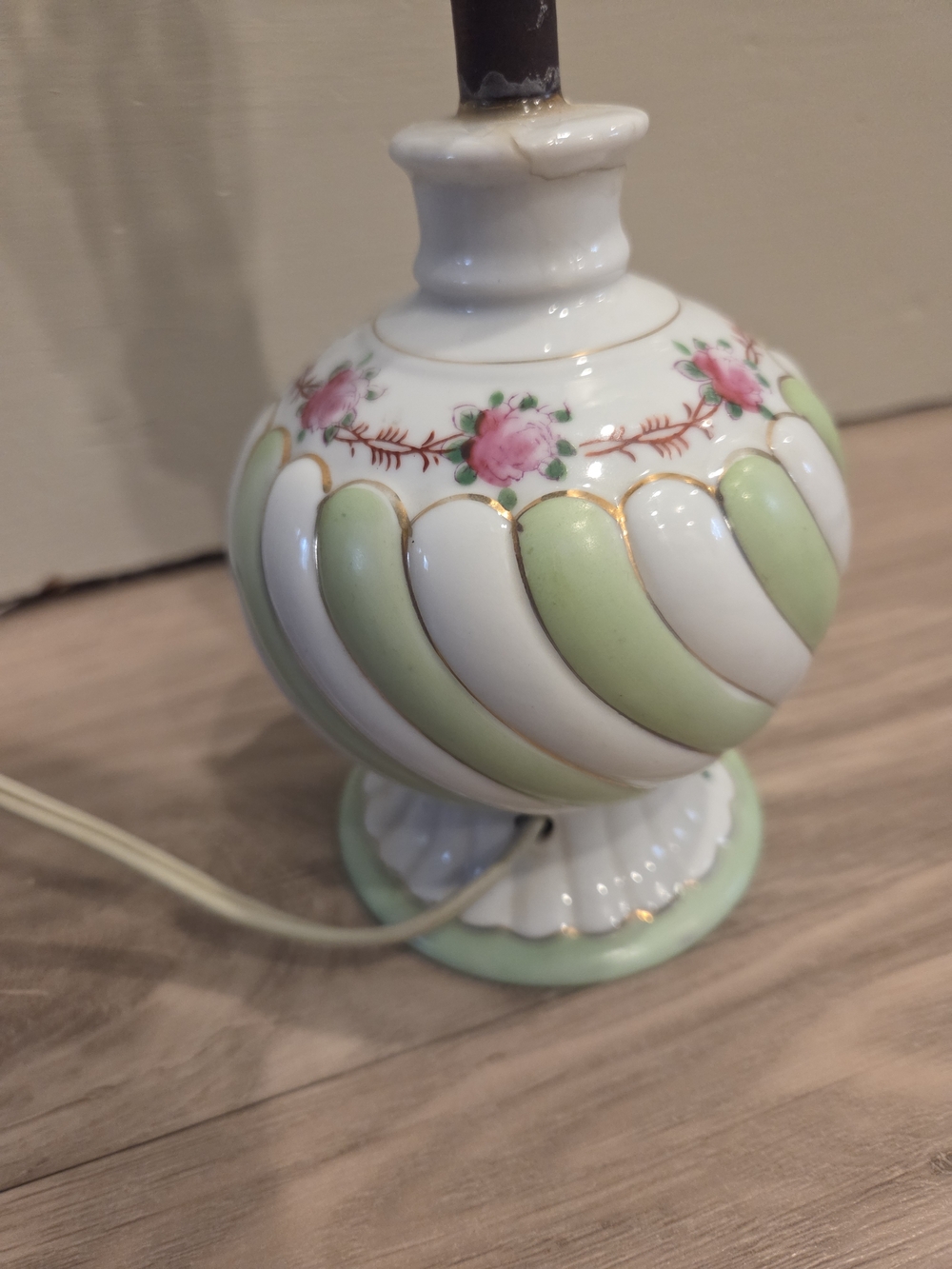 Vintage 1930's MIKORI WARE JAPAN ROSES SWIRL LAMP BASE -cottagecore - Picture 7 of 9